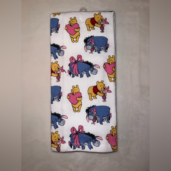 Disney Winnie the Pooh & Friends Valentine’s Kitchen Towels Set of 2 NWT - Picture 3 of 5